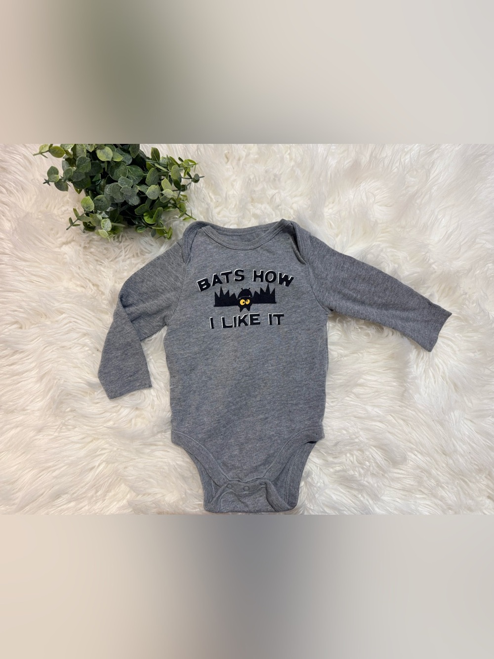 🌿10/$25 • Old Navy “Bats How I Like It” Bodysuit